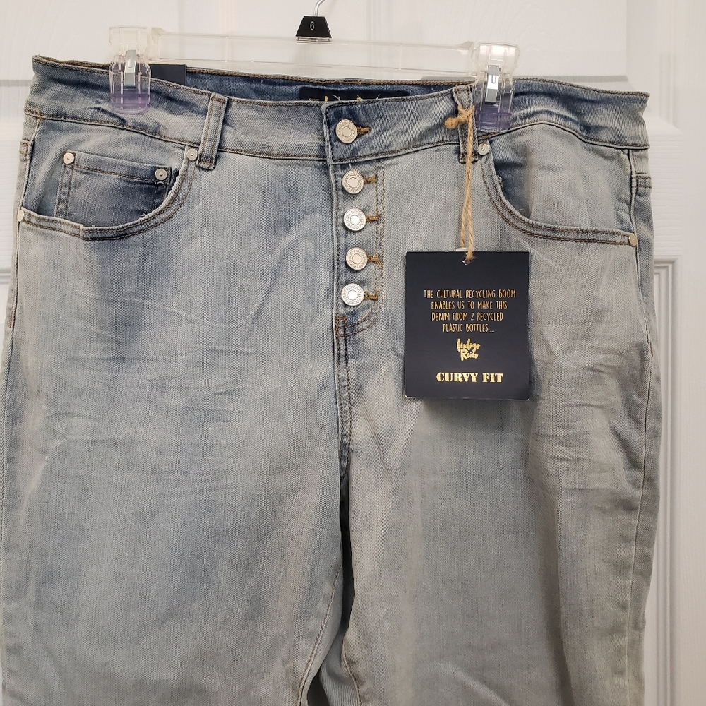 Indigo Rein, NWT, curvy high rise crop, button down distressed jeans SZ17 W32 - Picture 4 of 16